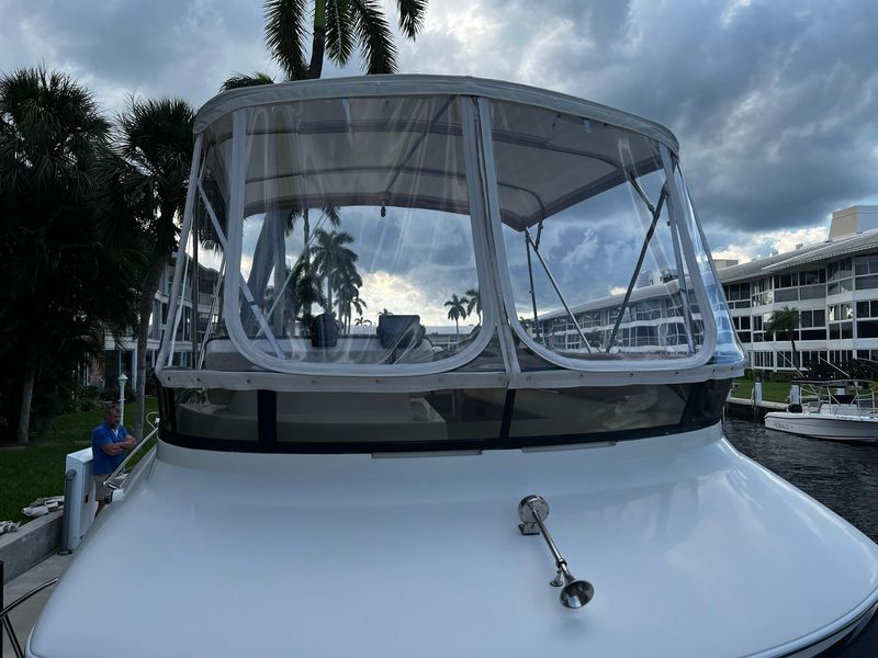 2013 Carver 34 Flybridge Command Bridge