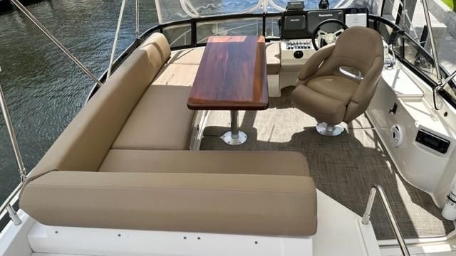 2013 Carver 34 Flybridge Command Bridge