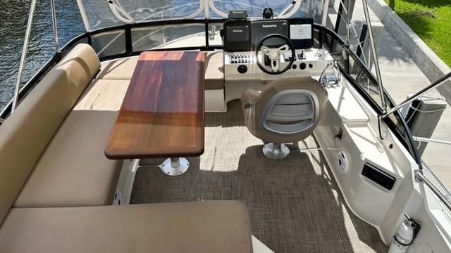 2013 Carver 34 Flybridge Command Bridge