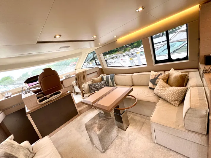 Tomorrow Yacht Photos Pics SALON STRB. SIDE