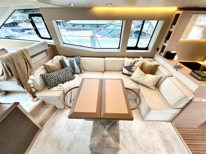 Tomorrow Yacht Photos Pics SALON STRB. SIDE