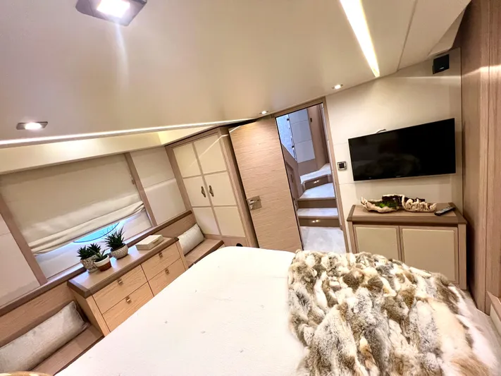 Tomorrow Yacht Photos Pics MASTER STATEROOM - LOOKING FORWARD