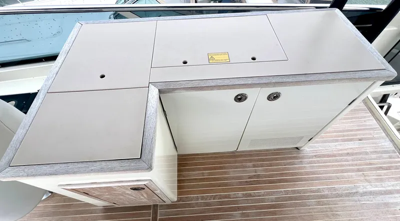 Tomorrow Yacht Photos Pics FLYBRIDGE WET BAR