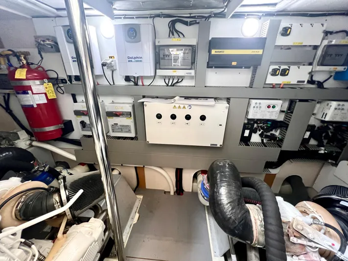 Tomorrow Yacht Photos Pics ENGINE ROOM