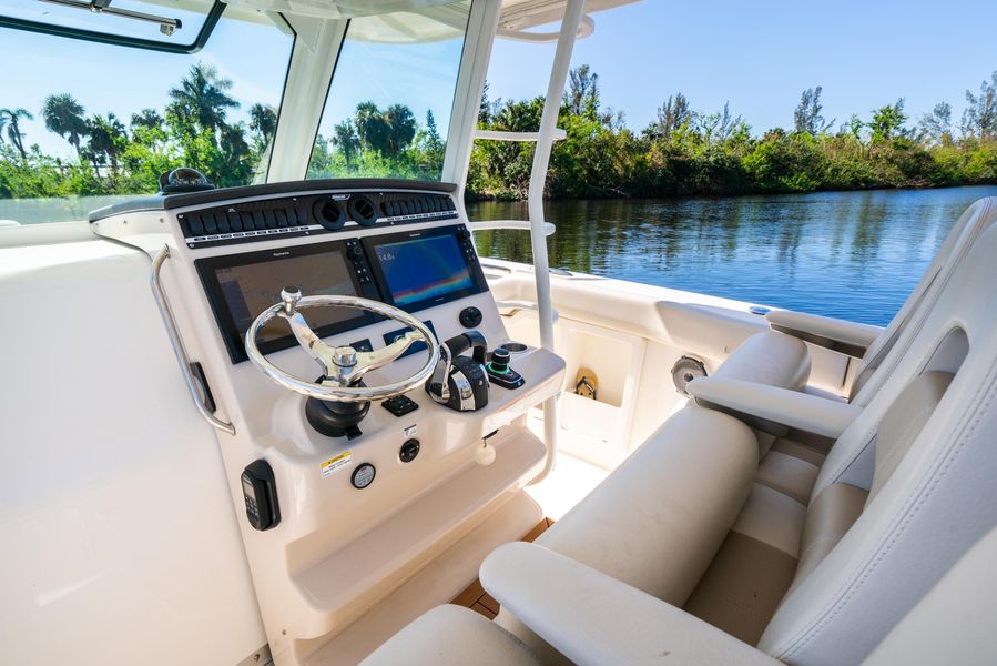 2022 Boston Whaler 380 Outrage