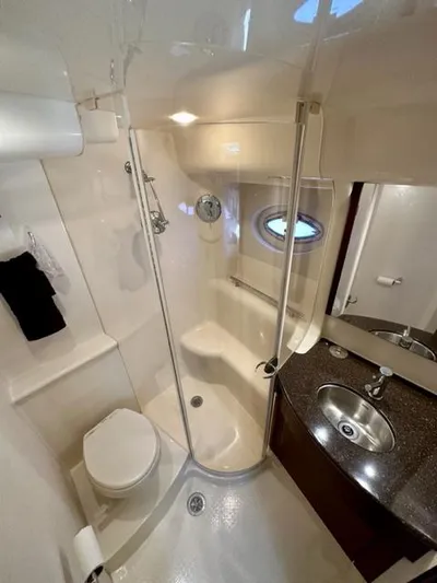 Dolce Far Niente Yacht Photos Pics 2013 Meridian 441 Sedan yacht bathroom with shower, toilet, and sink.