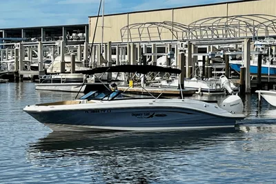 Sea Ray SPX 230 Outboard