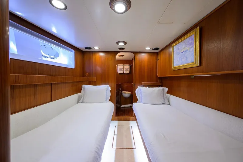 Aventurer Yacht Photos Pics Luxurious 1986 Jongert 85 yacht cabin with twin beds and elegant wood paneling.