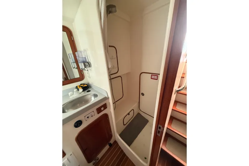 Blue Yacht Photos Pics Bathroom in Nordhavn 46 boat, year 1989.