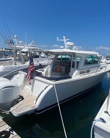 Silver Lining Yacht Photos Pics BC 34O