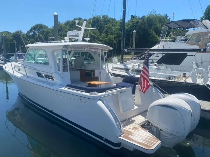 Silver Lining Yacht Photos Pics BC 34O