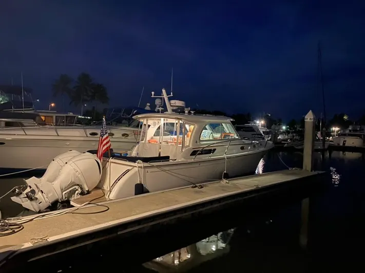 Silver Lining Yacht Photos Pics BC 34O