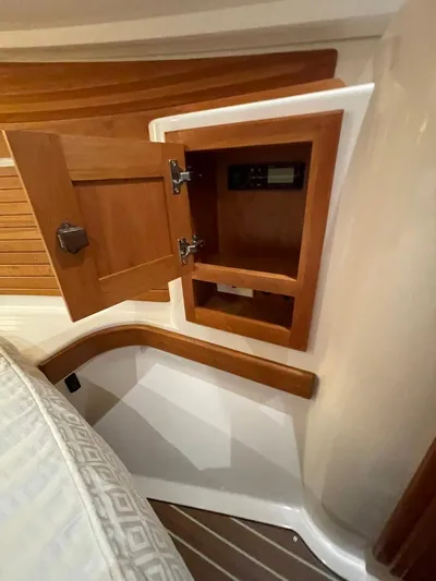 Silver Lining Yacht Photos Pics BC 34O