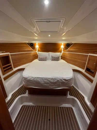 Silver Lining Yacht Photos Pics BC 34O