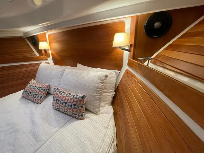 Silver Lining Yacht Photos Pics BC 34O