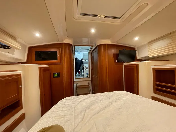 Silver Lining Yacht Photos Pics BC 34O