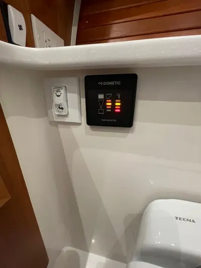 Silver Lining Yacht Photos Pics BC 34O