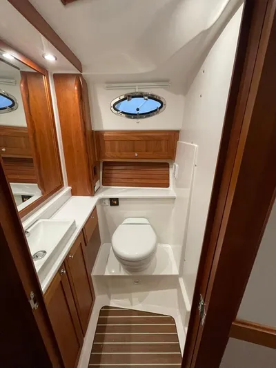 Silver Lining Yacht Photos Pics BC 34O