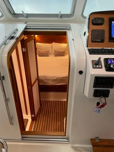 Silver Lining Yacht Photos Pics BC 34O