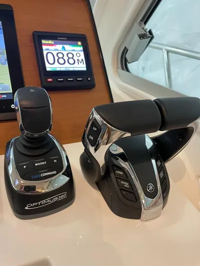 Silver Lining Yacht Photos Pics BC 34O