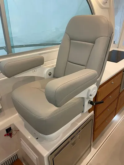 Silver Lining Yacht Photos Pics BC 34O