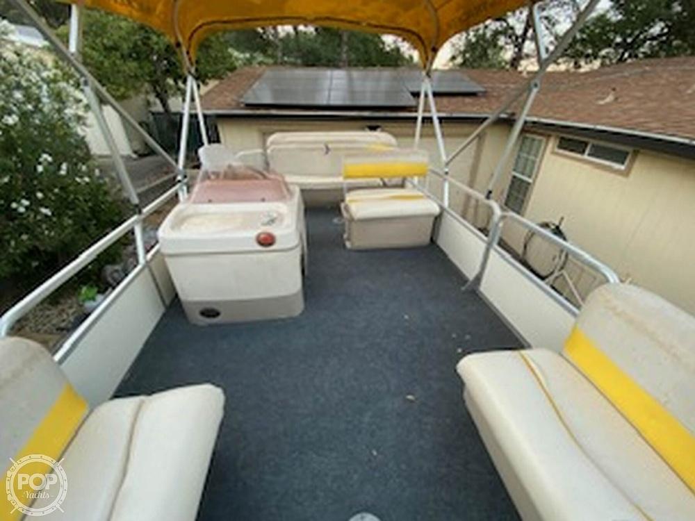 2007 Sun Tracker 18 party barge