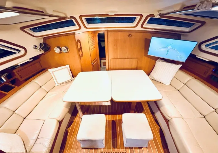 Calliope Yacht Photos Pics Luxurious 2007 Island Packet 485 yacht interior with cozy seating and modern amenities.