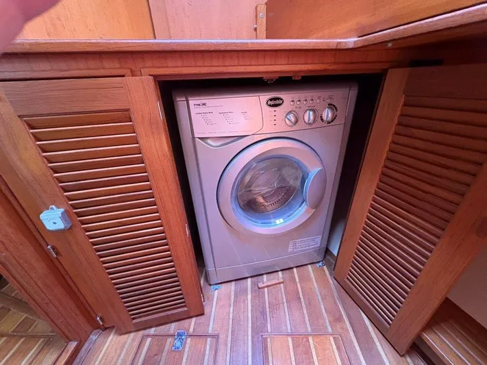 Calliope Yacht Photos Pics 