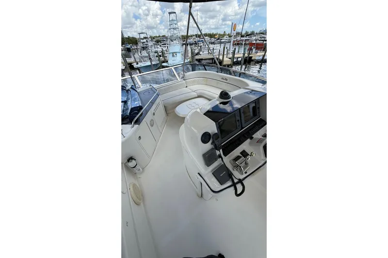  Yacht Photos Pics 2005 Sea Ray 500 Sedan Bridge yacht interior with helm and seating area at marina.
