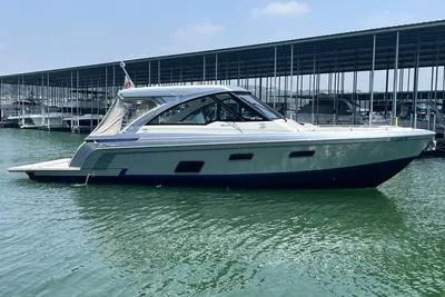 Formula 380 Super Sport Crossover