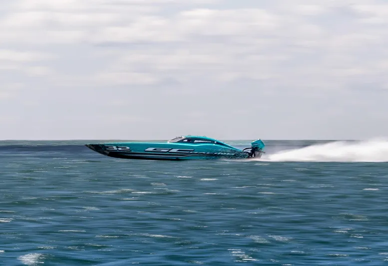  Yacht Photos Pics 2023 MTI 390X speedboat racing on open water, creating a dynamic splash.
