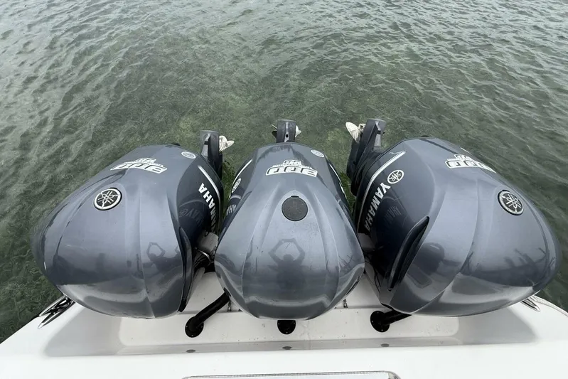 Sindylou Yacht Photos Pics Triple Yamaha outboard engines on a 2012 Invincible 36 Open Fisherman boat.