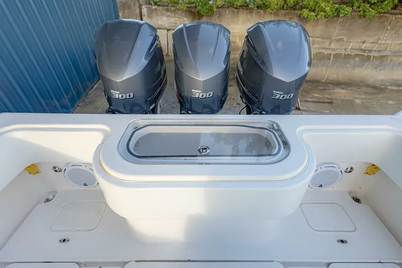 Sindylou Yacht Photos Pics 2012 Invincible 36 Open Fisherman with triple Yamaha 300 engines, rear view.