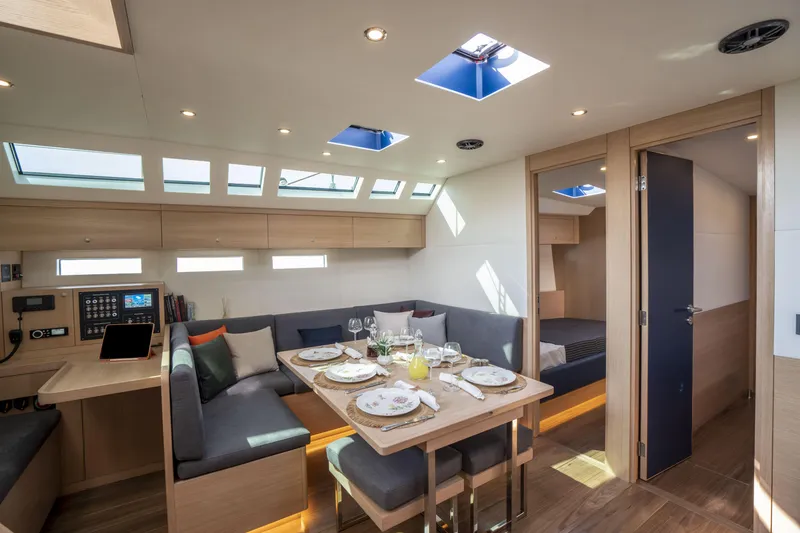  Yacht Photos Pics Yelkovan 56 Saloon