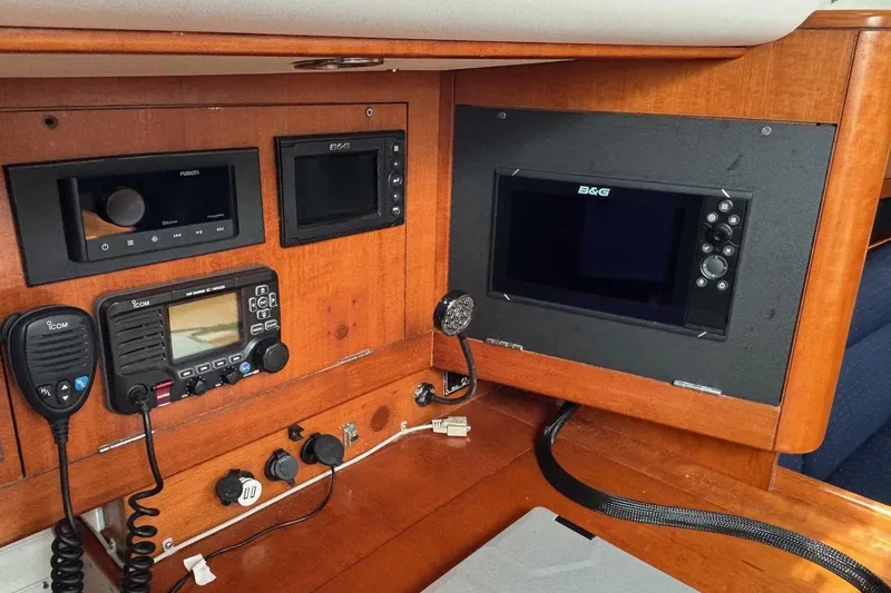 Tarahumara Yacht Photos Pics 2008 J Boats J/122 navigation equipment with B&G displays and Icom radio on wooden panel.