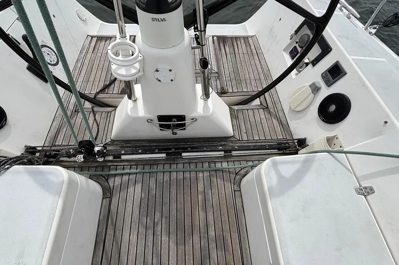 Tarahumara Yacht Photos Pics 2008 J Boats J/122 cockpit with wooden deck and steering wheel.