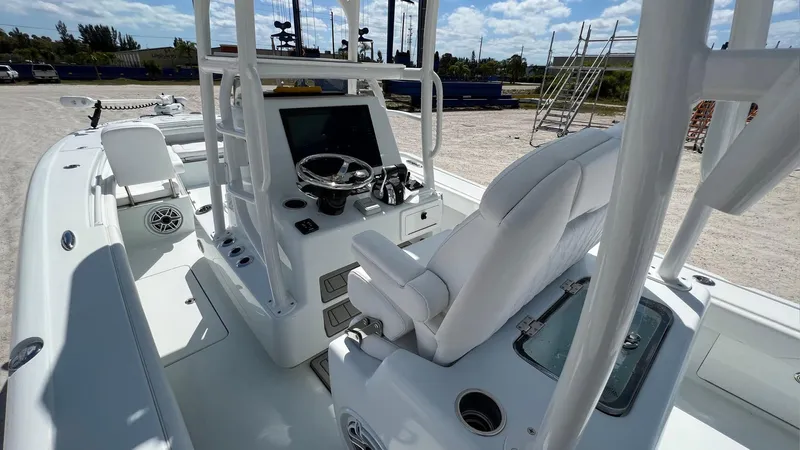 26 Barker 2022 Yacht Photos Pics Barker 26 Open - Helm Console & Seating