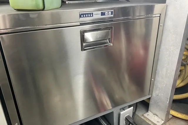 Moor River Yacht Photos Pics Stainless steel appliance on 1997 Hatteras 70 Sport Deck Motor Yacht.