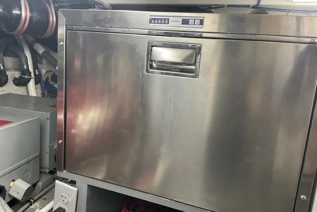 Moor River Yacht Photos Pics Stainless steel appliance in 1997 Hatteras 70 Sport Deck Motor Yacht engine room.