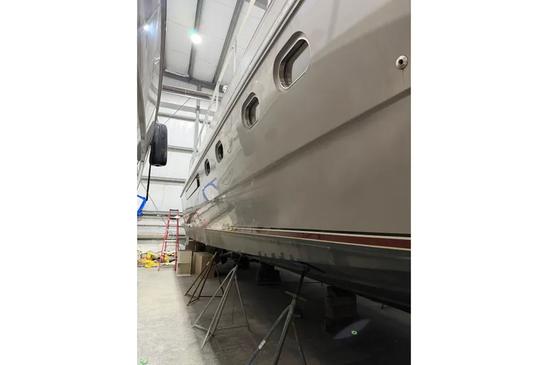  Yacht Photos Pics 1994 Ferretti Yachts 185 Fly in a warehouse, side view, on supports.