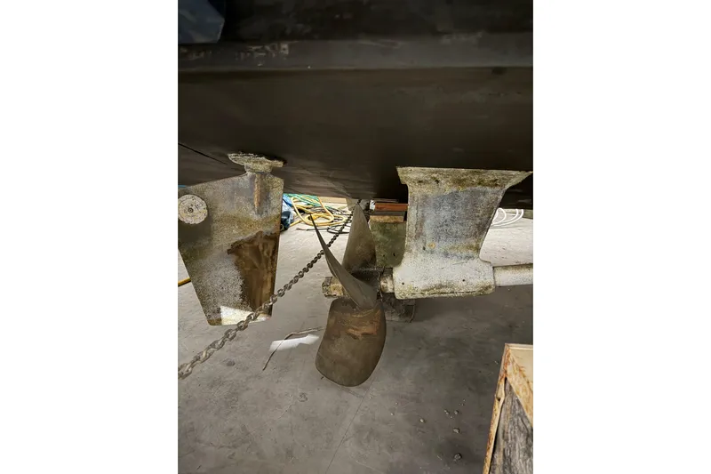  Yacht Photos Pics Underwater view of 1994 Ferretti Yachts 185 Fly hull and propeller components.