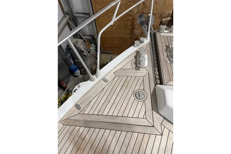  Yacht Photos Pics Teak deck of 1994 Ferretti Yachts 185 Fly, featuring railing and anchor chain.