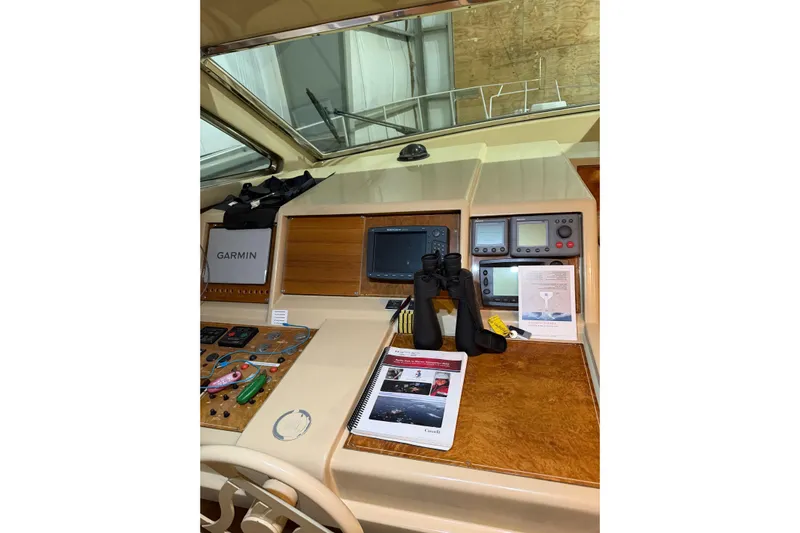  Yacht Photos Pics Helm of 1994 Ferretti Yachts 185 Fly with navigation equipment and controls.