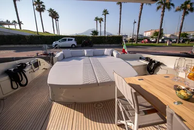 Azimut 68S