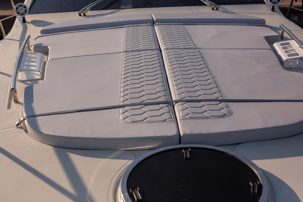 2005 Azimut 65 