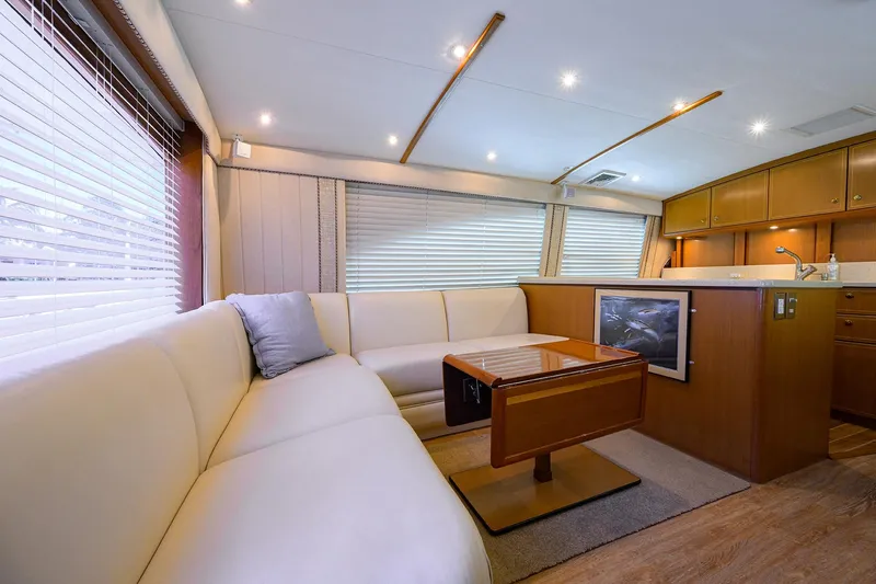 Summerebel Yacht Photos Pics Ocean 50 SUMMEREBEL - Salon Sofa & Table