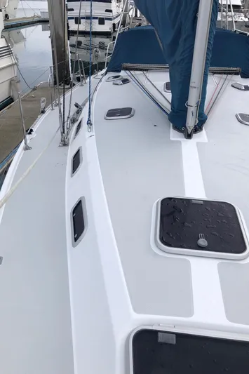 Papa Bob Yacht Photos Pics 1996 Catalina 42 MkII sailboat deck with hatches and rigging.