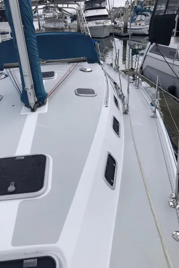 Papa Bob Yacht Photos Pics 1996 Catalina 42 MkII sailboat deck view in marina.