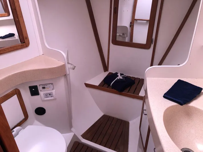 Papa Bob Yacht Photos Pics Interior of 1996 Catalina 42 MkII sailboat bathroom with sink, toilet, and mirror.