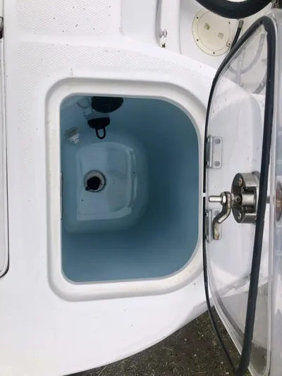  Yacht Photos Pics 2016 Boston Whaler OUTRAGE livewell with open lid, showcasing interior design.